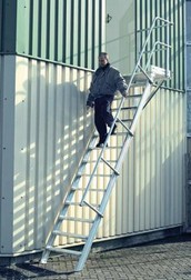 Лестницы-трапы Трап с площадкой из алюминия угол наклона 60° количество ступеней 11,ширина ступеней 600 мм 825001