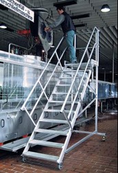 Лестницы-трапы Трап с площадкой, передвижной из алюминия угол наклона 60° количество ступеней 6,ширина ступеней 600 мм 828651